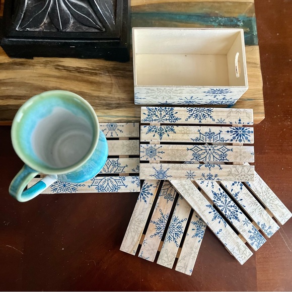 Mini Pallet & Crate Coaster Set blue and silver snowflakes print. 4 Coasters - Picture 4 of 5
